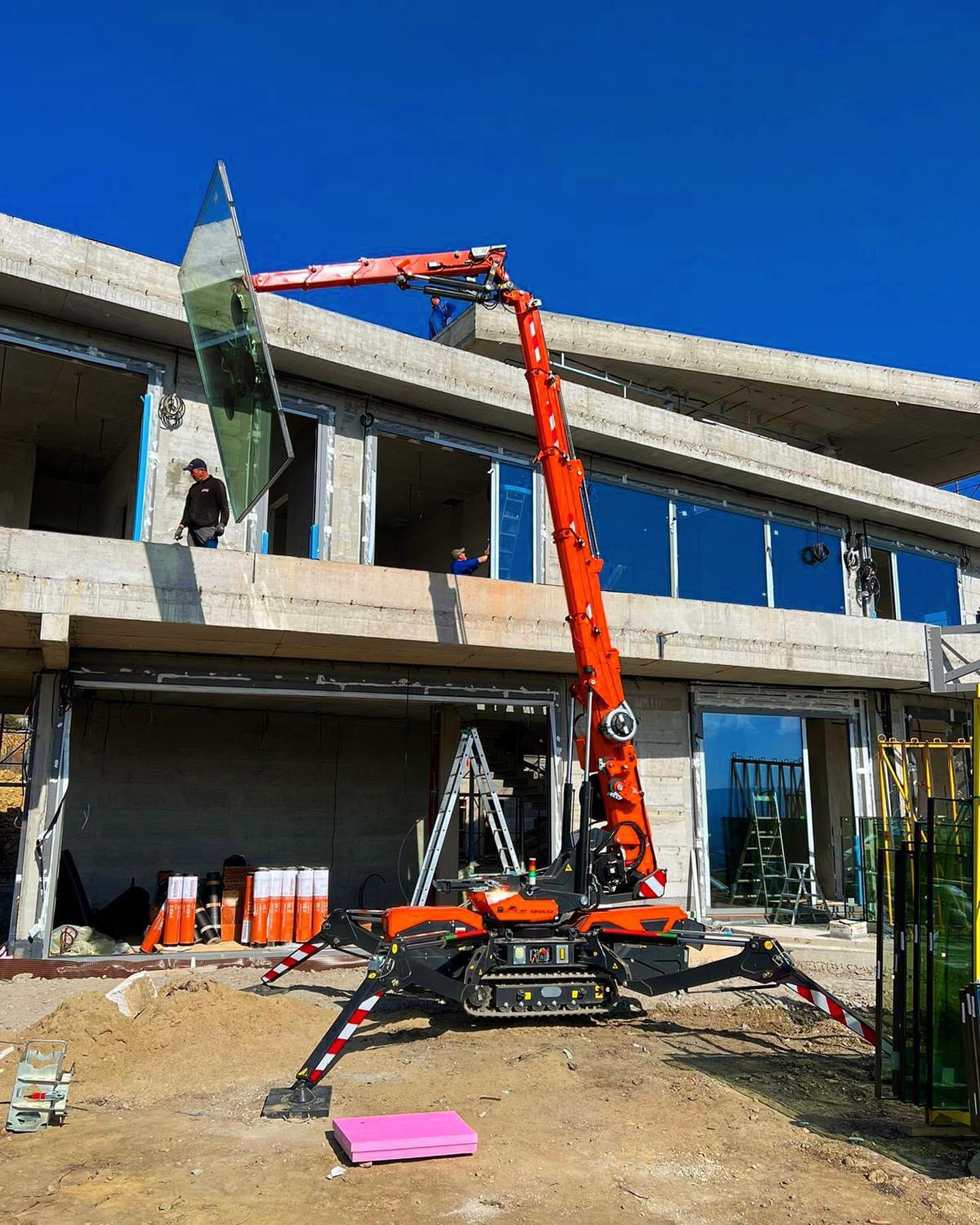 Închiriere macara spider