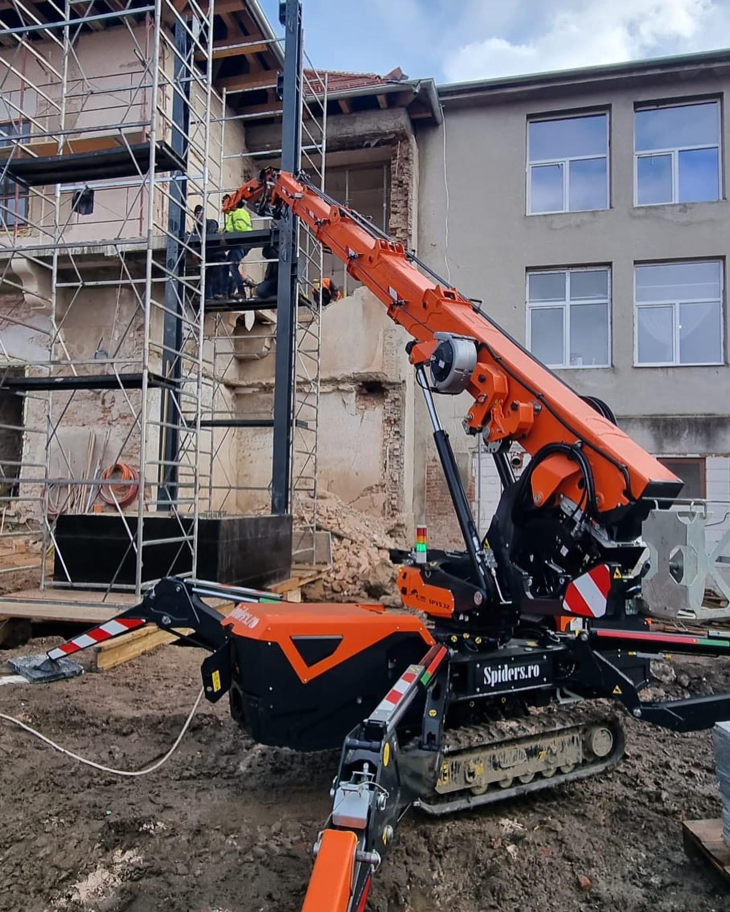 Închiriere macara spider