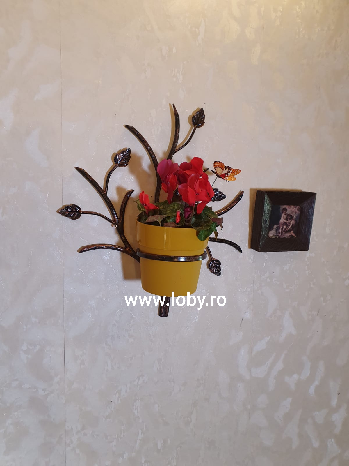 Suport din fier forjat  pentru o floare.