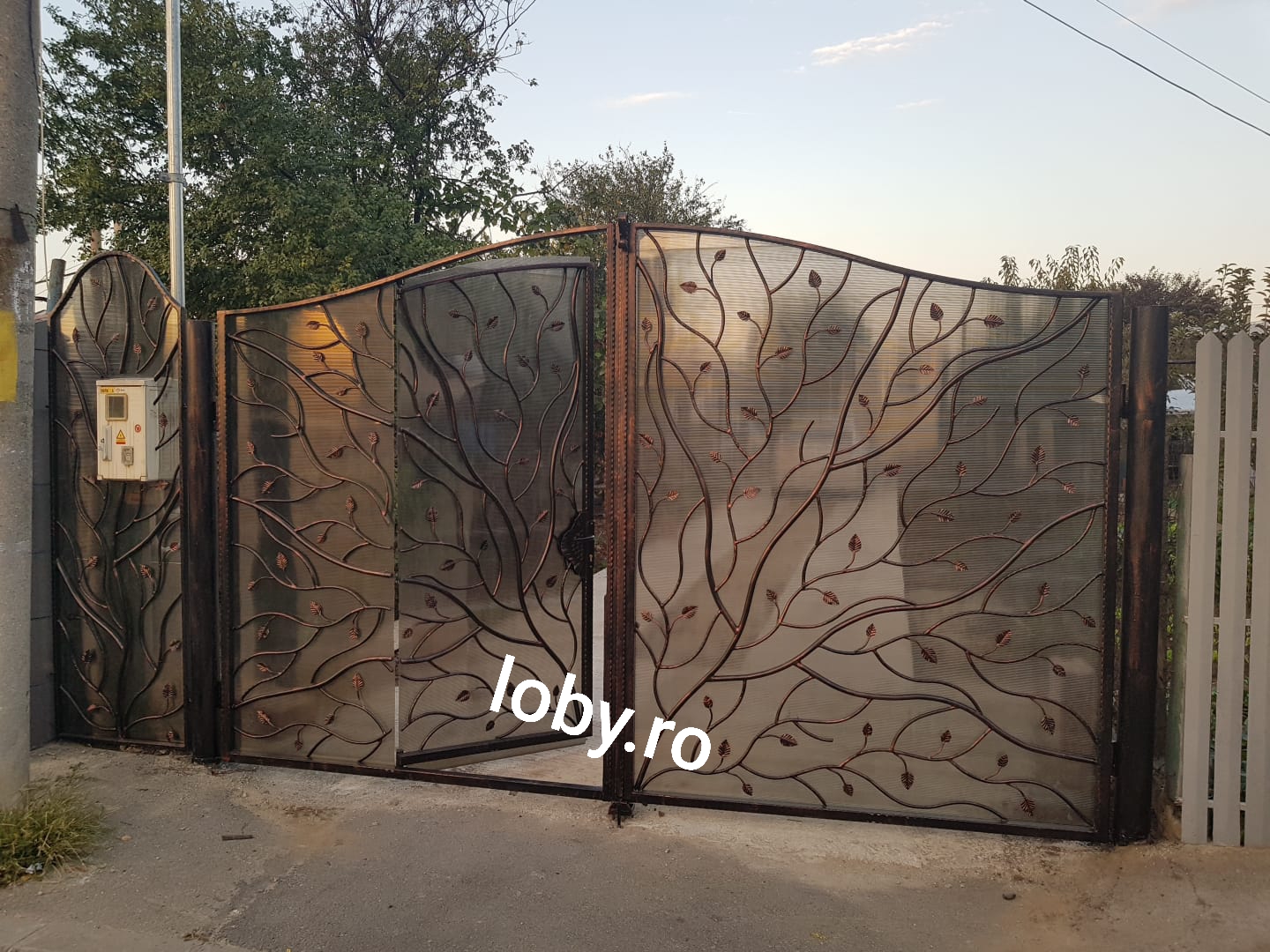 Porti si garduri din fier forjat AMPRENTAT