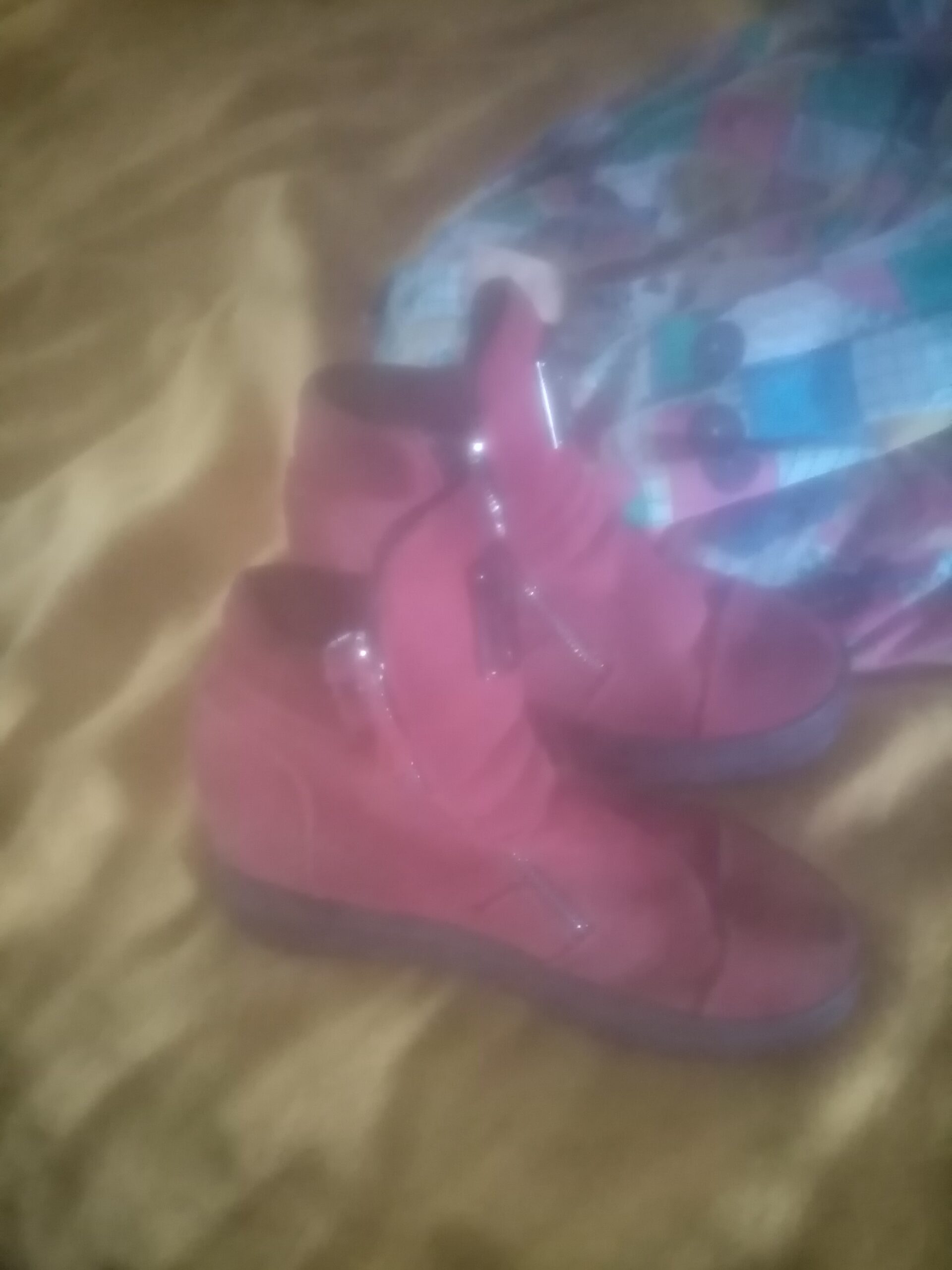 Vând mocasini roșii