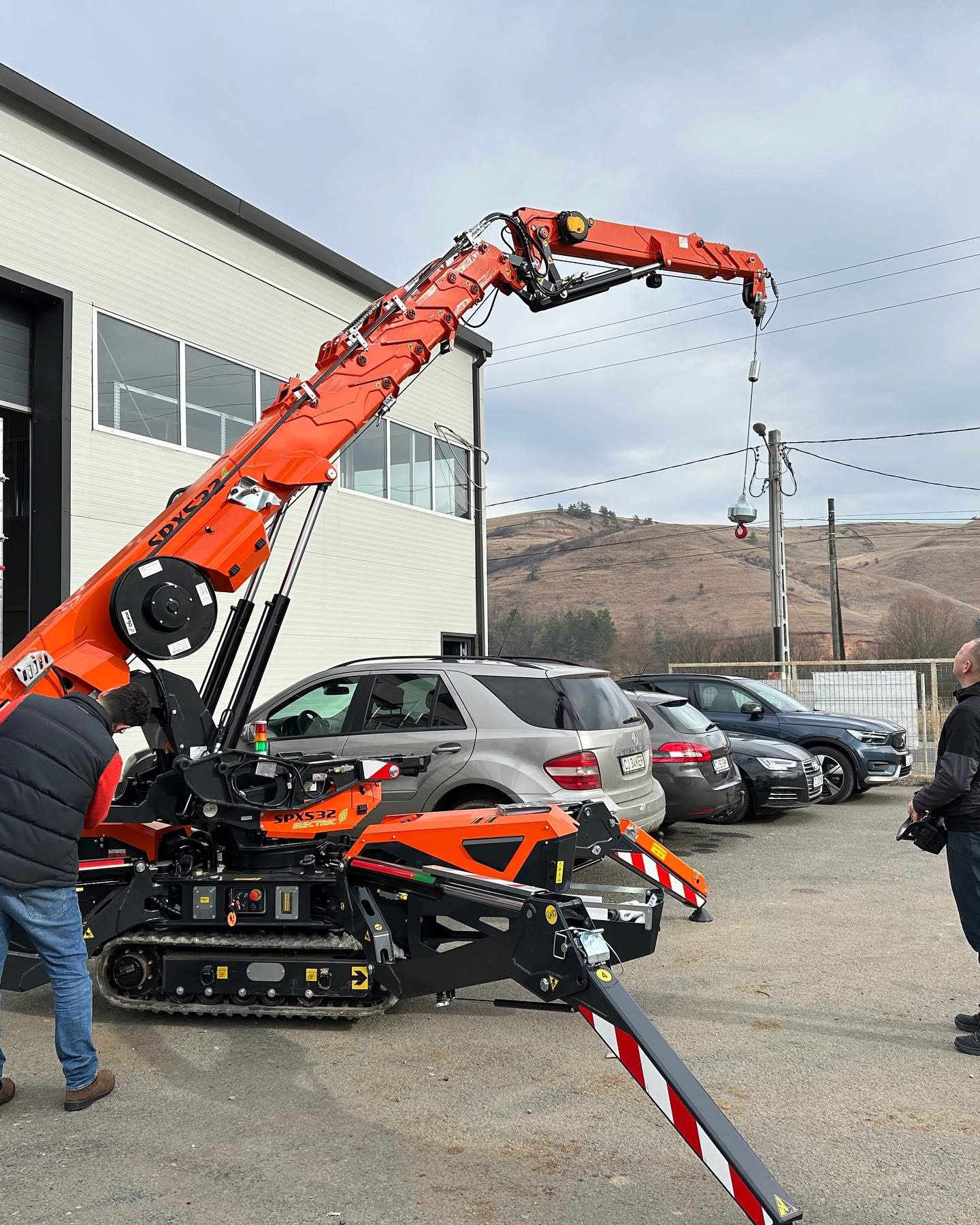 Închiriere macara spider București