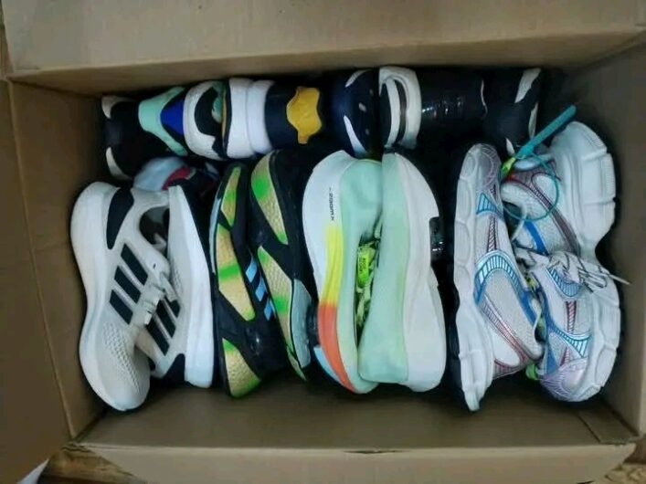 Adidasi in regim second hand
