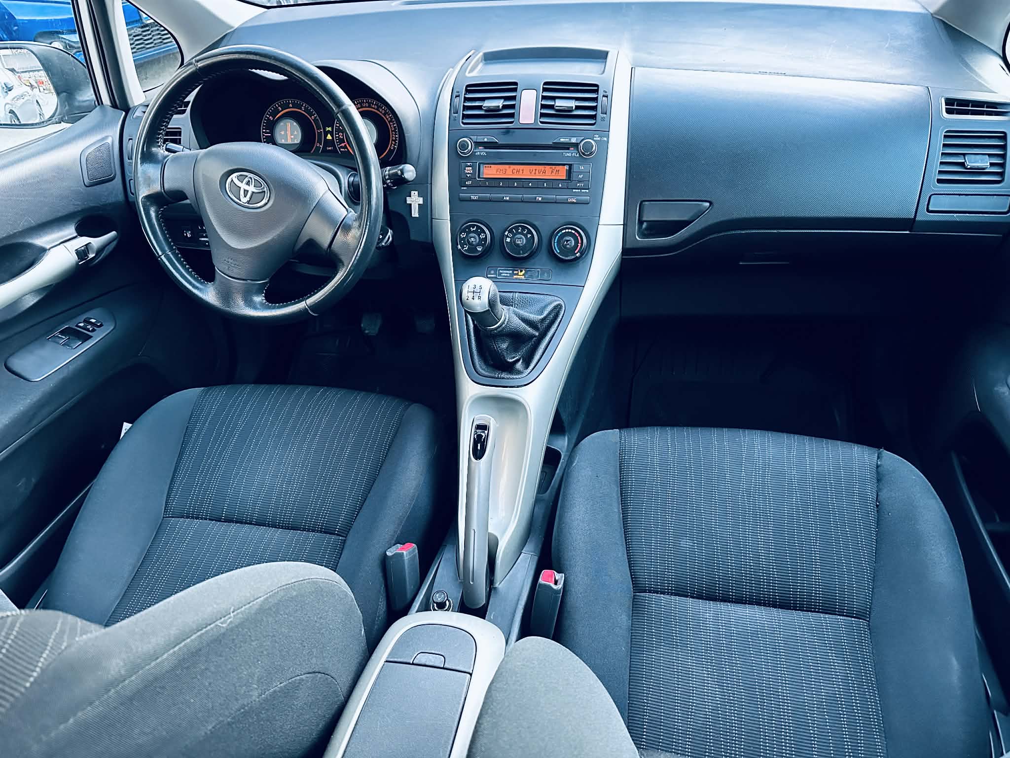 Toyota Auris ~ 1.4Benzina ~ A/C Geamuri+Oginzi Electrice