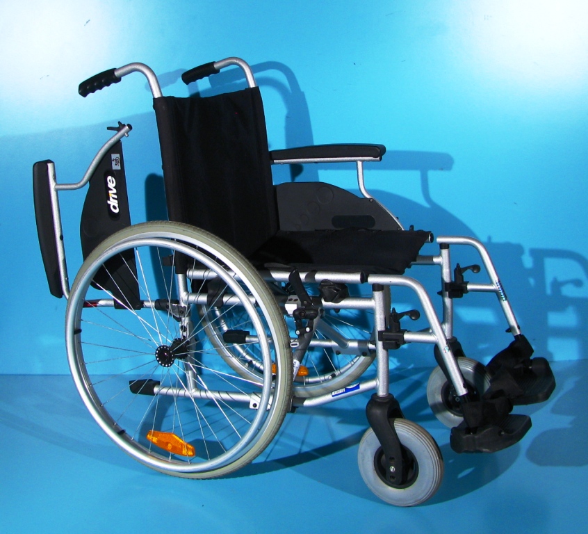 Scaun cu rotile Drive – latime sezut 48 cm